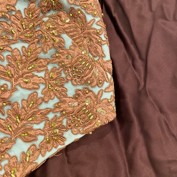 Tori Spelling’s Eduardo Lucero Y2K skirt and top glam formal outfit - Picture 13 of 13